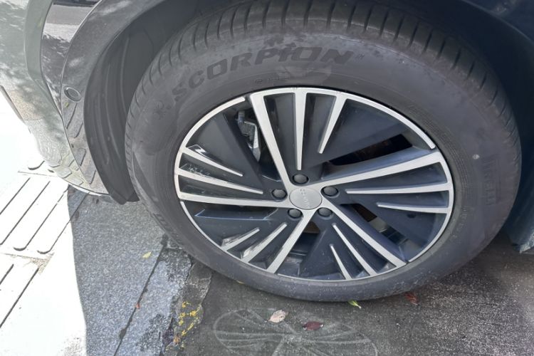 Used Lynk & Co 08 EM-P 2023 220km All-Wheel-Drive Performance Halo Exterior 4