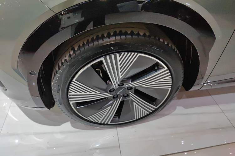 Used Lynk & Co 08 EM-P 2023 220 km Limited-Time Edition Exterior 4