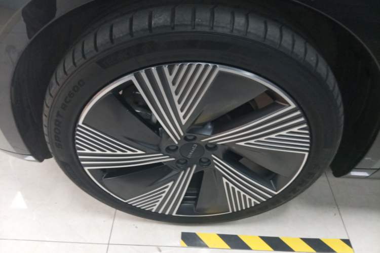 Used Lynk & Co 08 EM-P 2023 220km All-Wheel-Drive Performance Halo Exterior 4