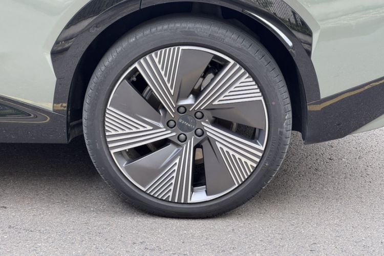 Used Lynk & Co 08 EM-P 2023 220km All-Wheel-Drive Performance Halo Exterior 4