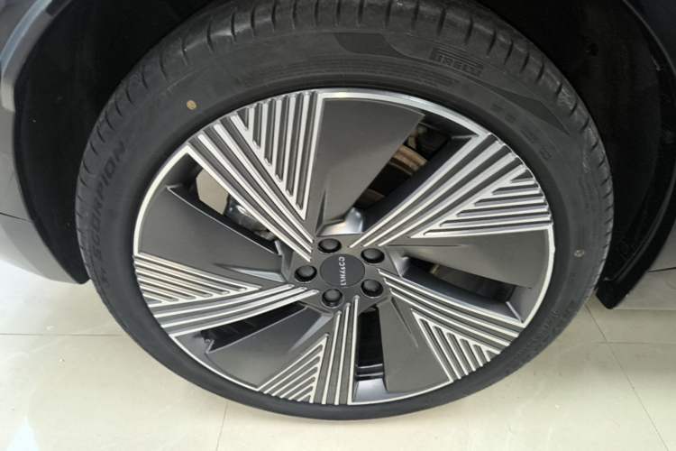 Used Lynk & Co 08 EM-P 2023 220km All-Wheel-Drive Performance Halo Exterior 5