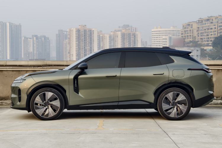 Used Lynk & Co 08 EM-P 2023 220km All-Wheel-Drive Performance Halo Exterior 5