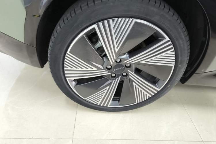 Used Lynk & Co 08 EM-P 2023 220km All-Wheel-Drive Performance Halo Exterior 5