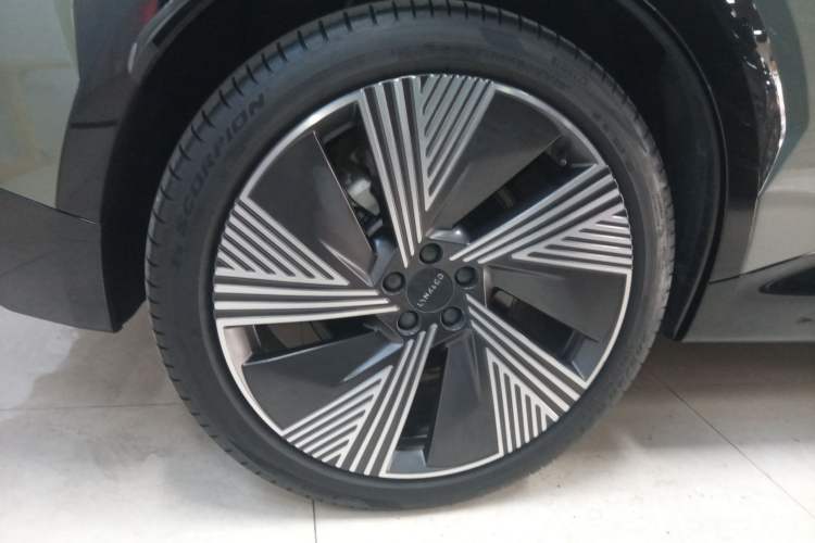 Used Lynk & Co 08 EM-P 2023 220km All-Wheel-Drive Performance Halo Exterior 5