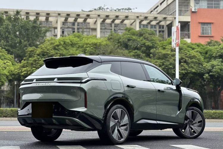 Used Lynk & Co 08 EM-P 2023 220km All-Wheel-Drive Performance Halo Exterior 5