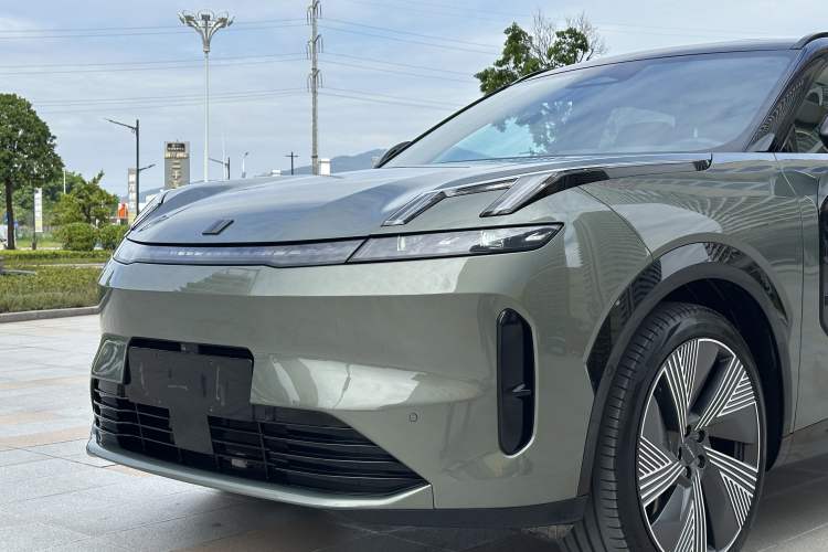Used Lynk & Co 08 EM-P 2023 220km All-Wheel-Drive Performance Halo Exterior 6