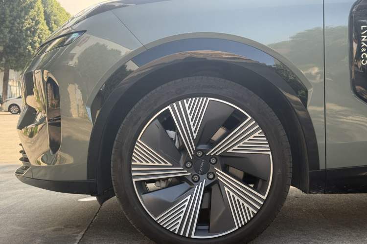 Used Lynk & Co 08 EM-P 2023 220km All-Wheel-Drive Performance Halo Exterior 7