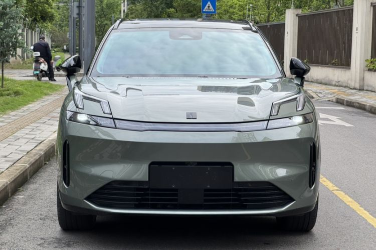 Used Lynk & Co 08 EM-P 2023 220km All-Wheel-Drive Performance Halo Exterior 7