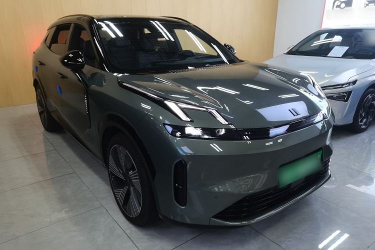 Used Lynk & Co 08 EM-P 2023 220km All-Wheel-Drive Performance Halo Front Right 45 Deg