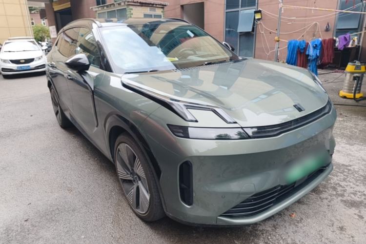 Used Lynk & Co 08 EM-P 2023 220km All-Wheel-Drive Performance Halo Front Right 45 Deg