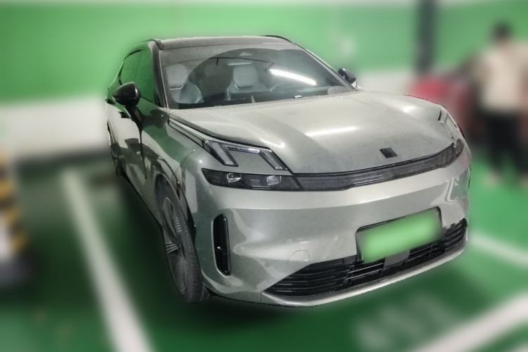 Used Lynk & Co 08 EM-P 2023 220km All-Wheel-Drive Performance Halo Front Right 45 Deg