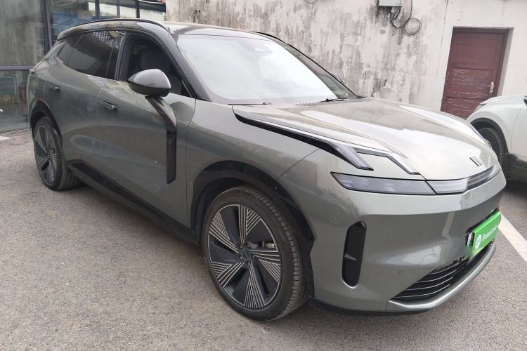 Used Lynk & Co 08 EM-P 2023 220km All-Wheel-Drive Performance Halo Front Right 45 Deg