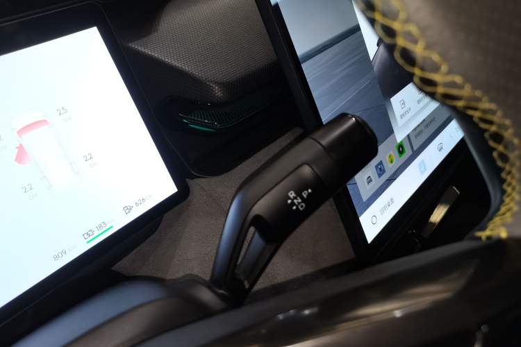 Used Lynk & Co 08 EM-P 2023 220km All-Wheel-Drive Performance Halo Gear Lever