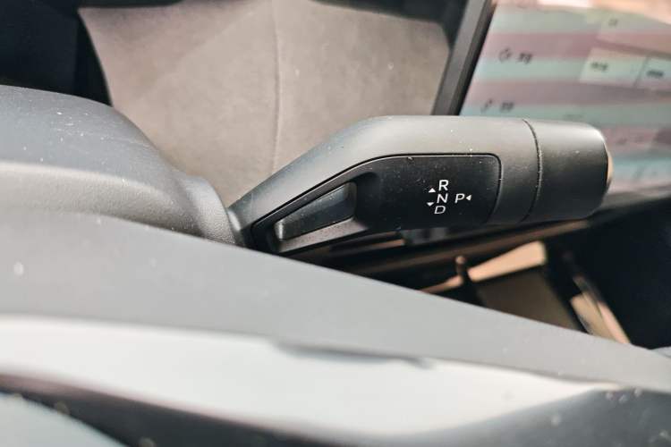 Used Lynk & Co 08 EM-P 2023 220km All-Wheel-Drive Performance Halo Gear Lever