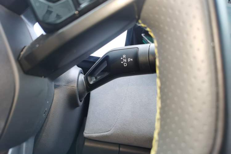 Used Lynk & Co 08 EM-P 2023 220km All-Wheel-Drive Performance Halo Gear Lever