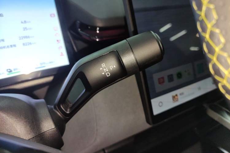 Used Lynk & Co 08 EM-P 2023 220km All-Wheel-Drive Performance Halo Gear Lever