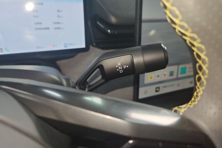 Used Lynk & Co 08 EM-P 2023 220km All-Wheel-Drive Performance Halo Gear Lever