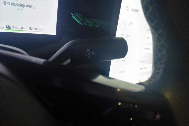 Used Lynk & Co 08 EM-P 2023 220km All-Wheel-Drive Performance Halo Gear Lever