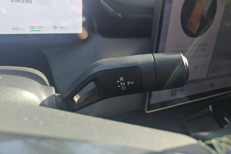 Used Lynk & Co 08 EM-P 2023 220km All-Wheel-Drive Performance Halo Gear Lever
