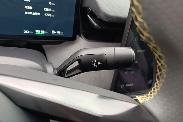 Used Lynk & Co 08 EM-P 2023 220km All-Wheel-Drive Performance Halo Gear Lever