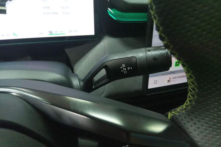 Used Lynk & Co 08 EM-P 2023 220km All-Wheel-Drive Performance Halo Gear Lever