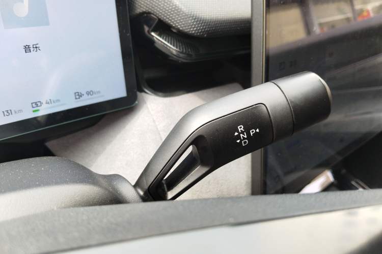 Used Lynk & Co 08 EM-P 2023 220km All-Wheel-Drive Performance Halo Gear Lever