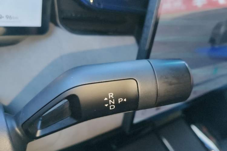 Used Lynk & Co 08 EM-P 2023 220km All-Wheel-Drive Performance Halo Gear Lever