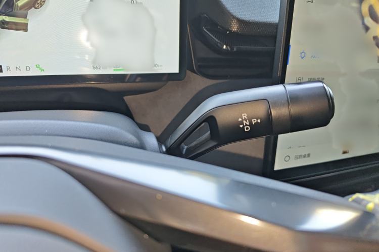 Used Lynk & Co 08 EM-P 2023 220km All-Wheel-Drive Performance Halo Gear Lever