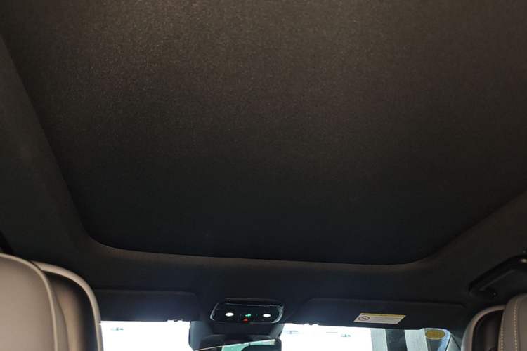 Used Lynk & Co 08 EM-P 2023 220km All-Wheel-Drive Performance Halo Headliner