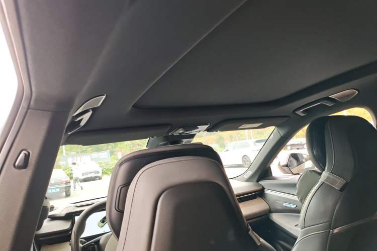 Used Lynk & Co 08 EM-P 2023 220km All-Wheel-Drive Performance Halo Headliner