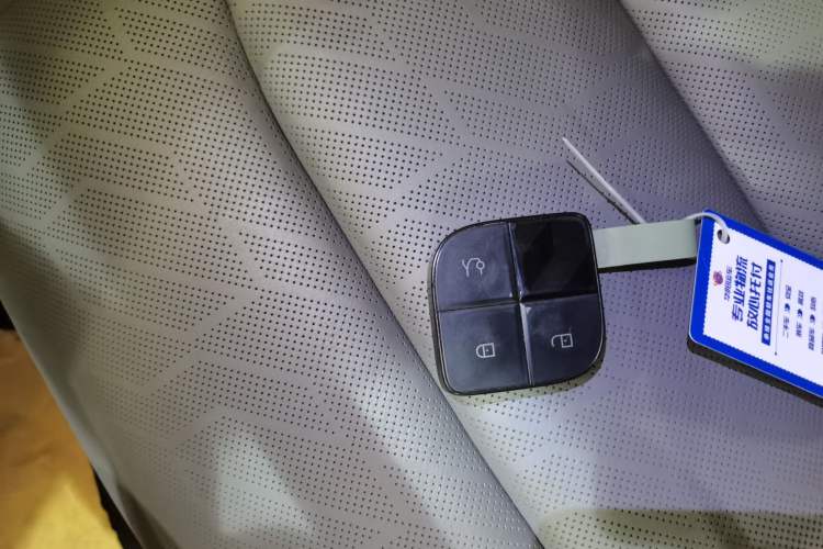 Used Lynk & Co 08 EM-P 2023 220km All-Wheel-Drive Performance Halo Interior 1