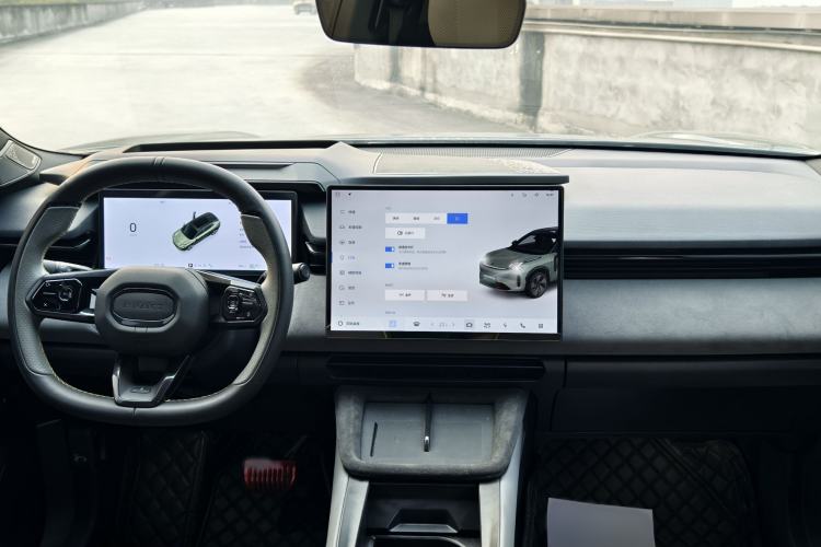 Used Lynk & Co 08 EM-P 2023 220km All-Wheel-Drive Performance Halo Interior 1