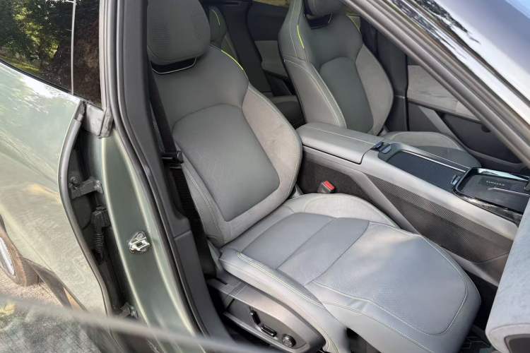 Used Lynk & Co 08 EM-P 2023 220km All-Wheel-Drive Performance Halo Interior 11