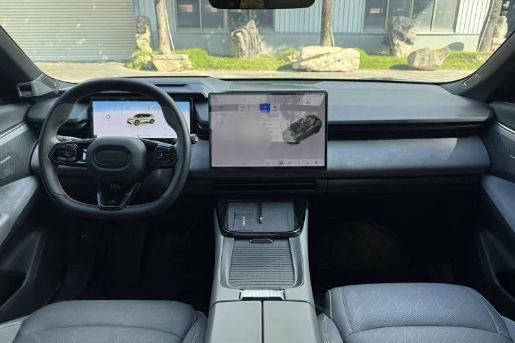 Used Lynk & Co 08 EM-P 2023 220km All-Wheel-Drive Performance Halo Interior 13
