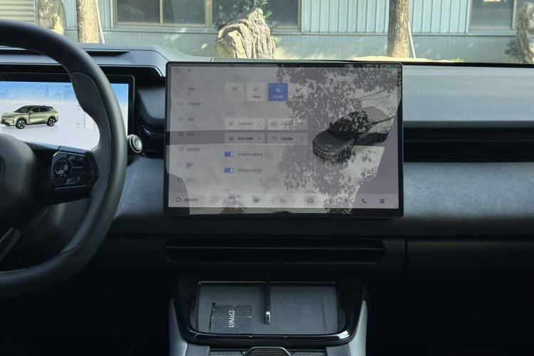 Used Lynk & Co 08 EM-P 2023 220km All-Wheel-Drive Performance Halo Interior 15