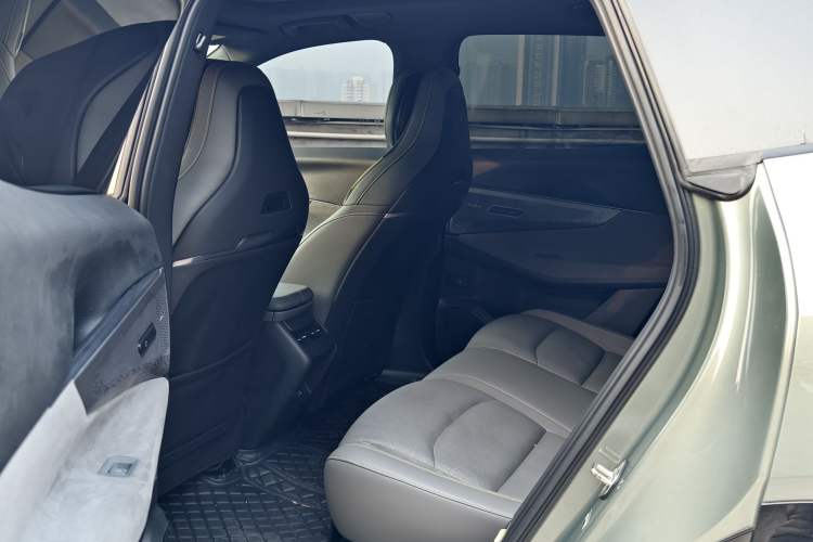 Used Lynk & Co 08 EM-P 2023 220km All-Wheel-Drive Performance Halo Interior 2