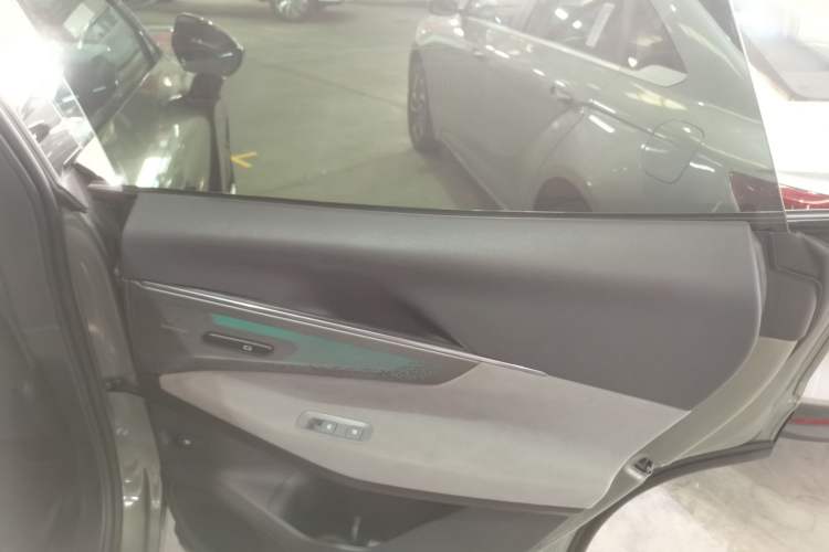 Used Lynk & Co 08 EM-P 2023 220km All-Wheel-Drive Performance Halo Interior 3