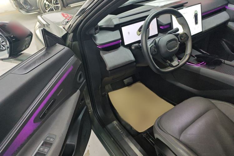 Used Lynk & Co 08 EM-P 2023 220km All-Wheel-Drive Performance Halo Interior 3