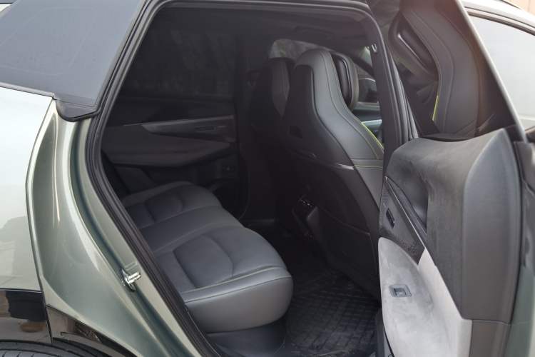 Used Lynk & Co 08 EM-P 2023 220km All-Wheel-Drive Performance Halo Interior 4