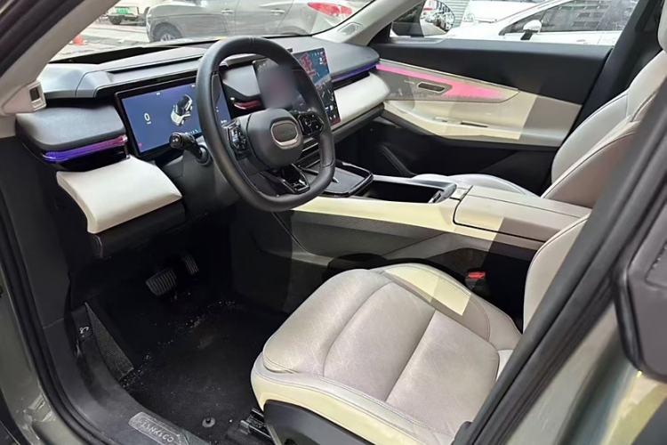 Used Lynk & Co 08 EM-P 2023 220km All-Wheel-Drive Performance Halo Interior 4
