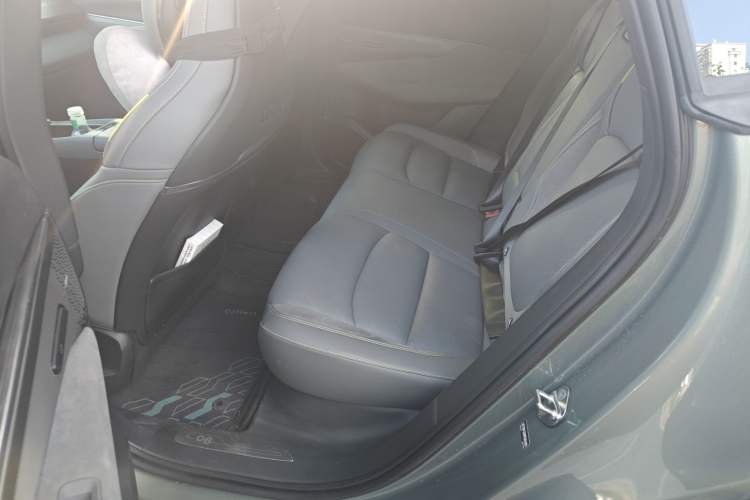 Used Lynk & Co 08 EM-P 2023 220km All-Wheel-Drive Performance Halo Interior 4