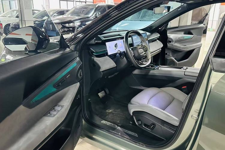 Used Lynk & Co 08 EM-P 2023 245km Ultra-Long Range Halo Interior 5