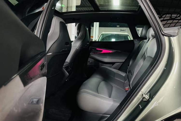 Used Lynk & Co 08 EM-P 2023 245km Ultra-Long Range Halo Interior 6