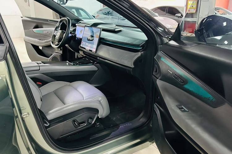 Used Lynk & Co 08 EM-P 2023 245km Ultra-Long Range Halo Interior 8