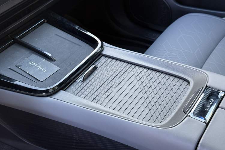 Used Lynk & Co 08 EM-P 2023 220km All-Wheel-Drive Performance Halo Interior 8