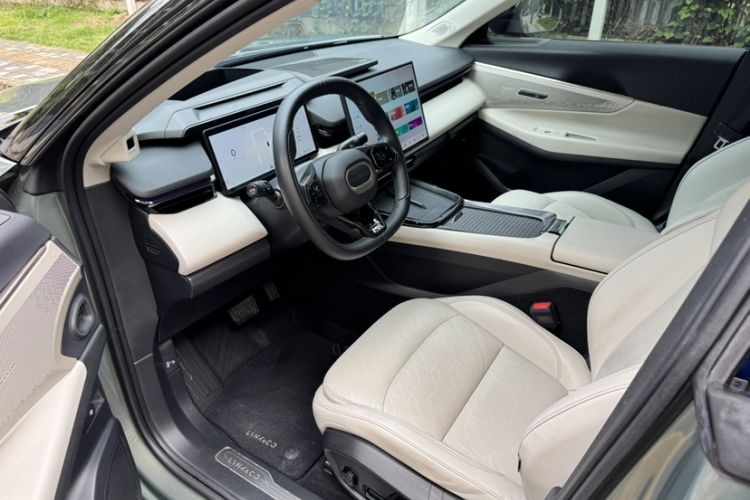 Used Lynk & Co 08 EM-P 2023 220km All-Wheel-Drive Performance Halo Interior 8