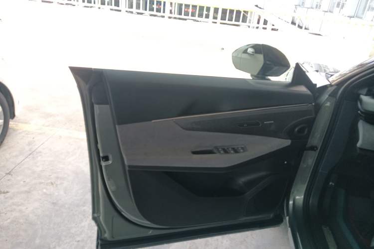 Used Lynk & Co 08 EM-P 2023 220km All-Wheel-Drive Performance Halo Left Front Door Interior