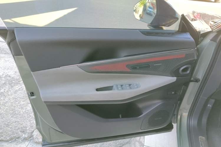 Used Lynk & Co 08 EM-P 2023 220km All-Wheel-Drive Performance Halo Left Front Door Interior