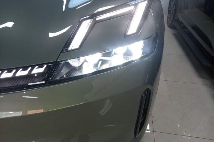 Used Lynk & Co 08 EM-P 2023 220km All-Wheel-Drive Performance Halo Left Front Headlight