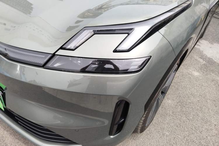 Used Lynk & Co 08 EM-P 2023 220km All-Wheel-Drive Performance Halo Left Front Headlight